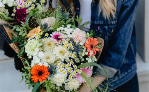 2028年农历七月十六是结婚好日子吗 适不适合办喜事