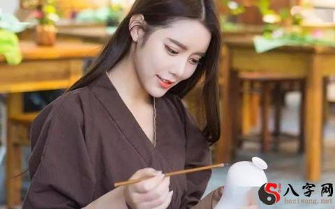 十二星座中谁最爱臭美?